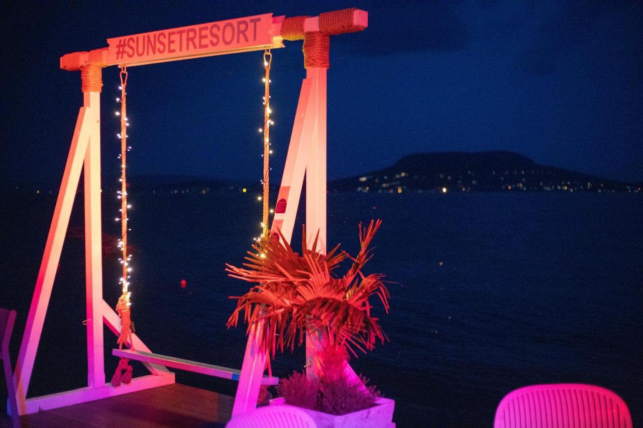 Sunset Resort - Lakeside Boutique Apartments Fonyód Extérieur photo